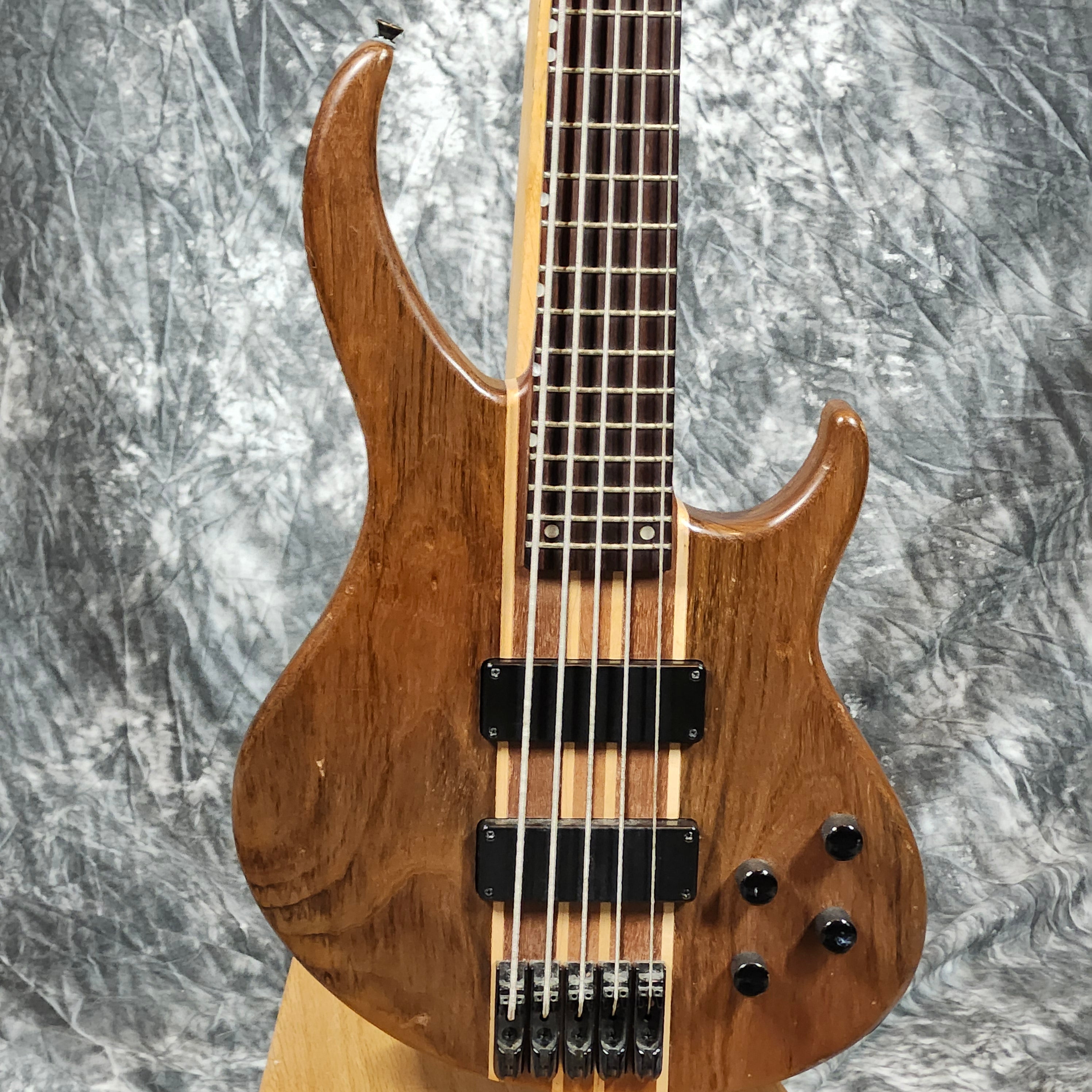 Peavey Grind NTB 5弦エレキベース 木目